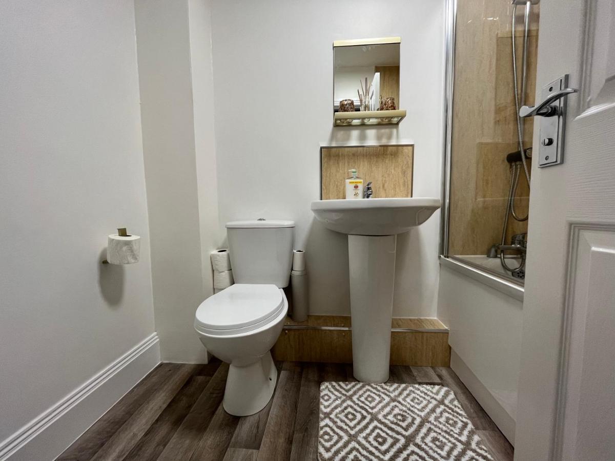 York Centre 2 Bedroom Renovated Flat, 8 Escrick Street المظهر الخارجي الصورة