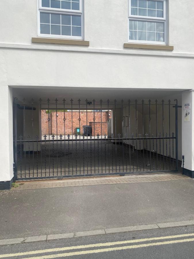 York Centre 2 Bedroom Renovated Flat, 8 Escrick Street المظهر الخارجي الصورة